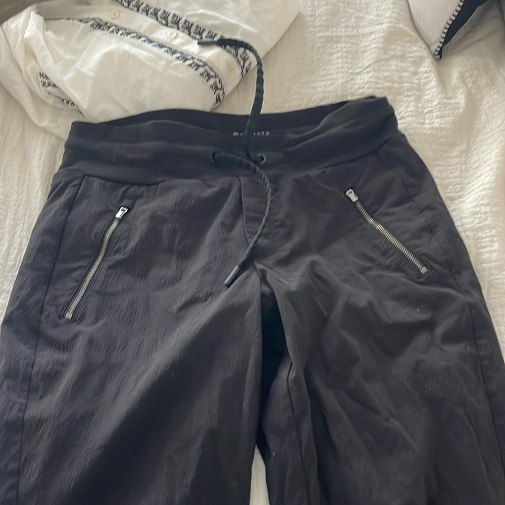 Athleta black joggers. Sz 4 Trekkie